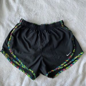 Nike women’s tempo athletic shorts